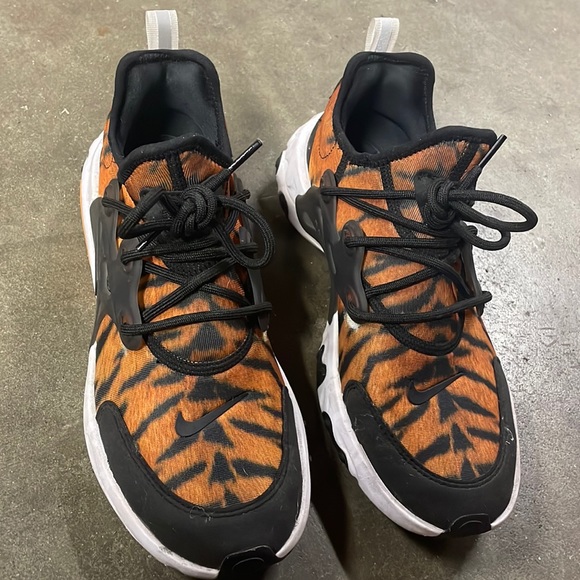 nike shoes tiger print
